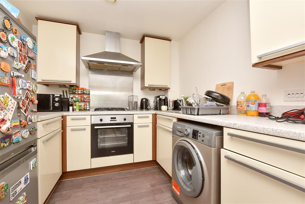 Property photo 3 of 8 Kitchen / Lounge