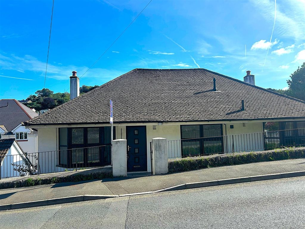 Property photo 1 of 8 Front 2.Jpg