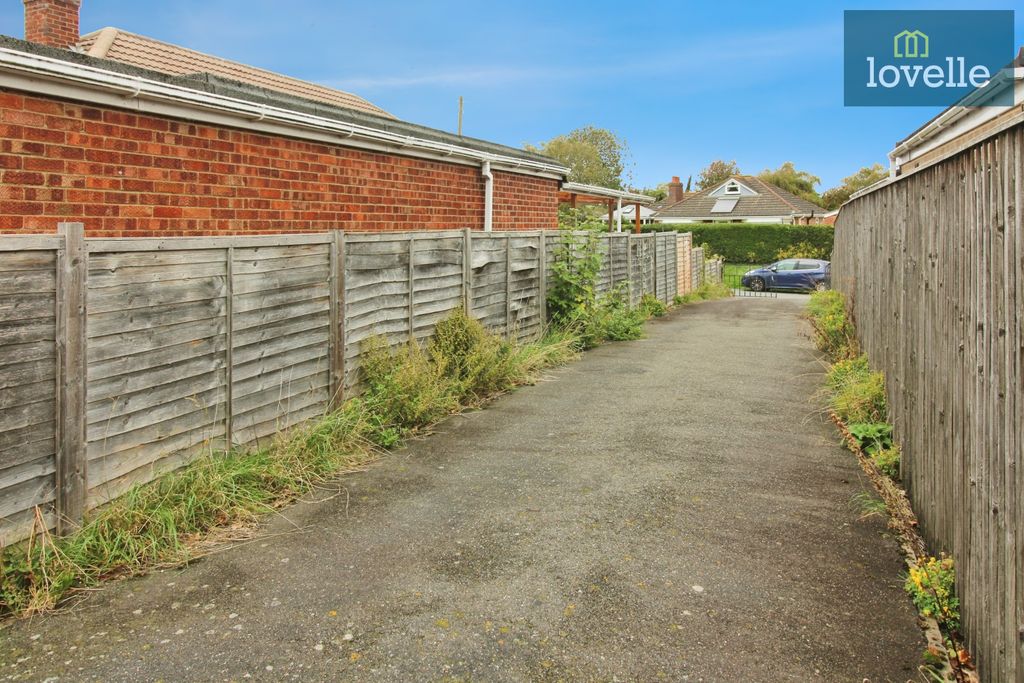 Property photo 2 of 20