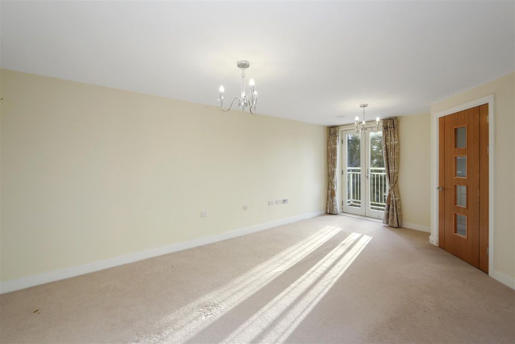 Property photo 3 of 12 01-4E92d230-Ed3A-4d11-B689-7186c65Dca69Mbmcsflat22