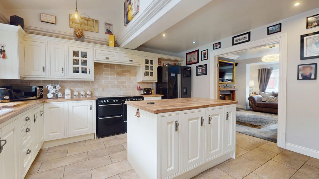 Property photo 2 of 43 5241943