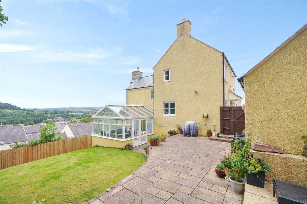 Property photo 2 of 27 Picture No. 20