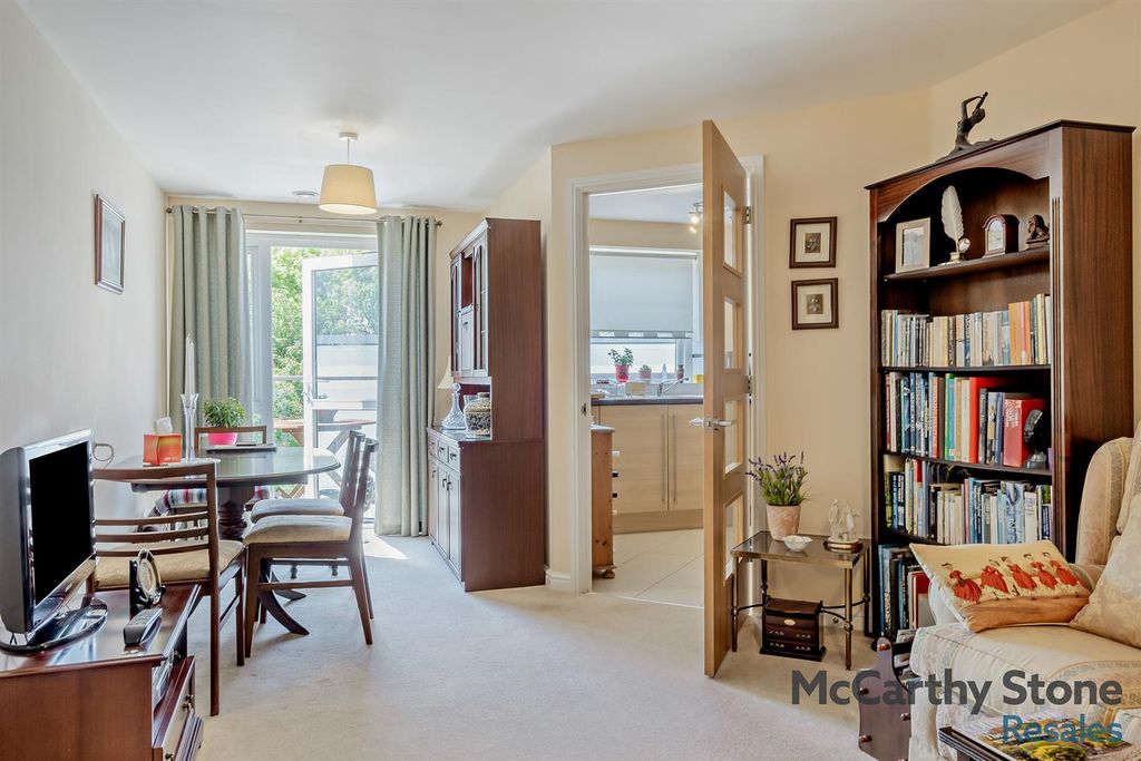 Property photo 3 of 35 8690737-Interior09-800.Jpg