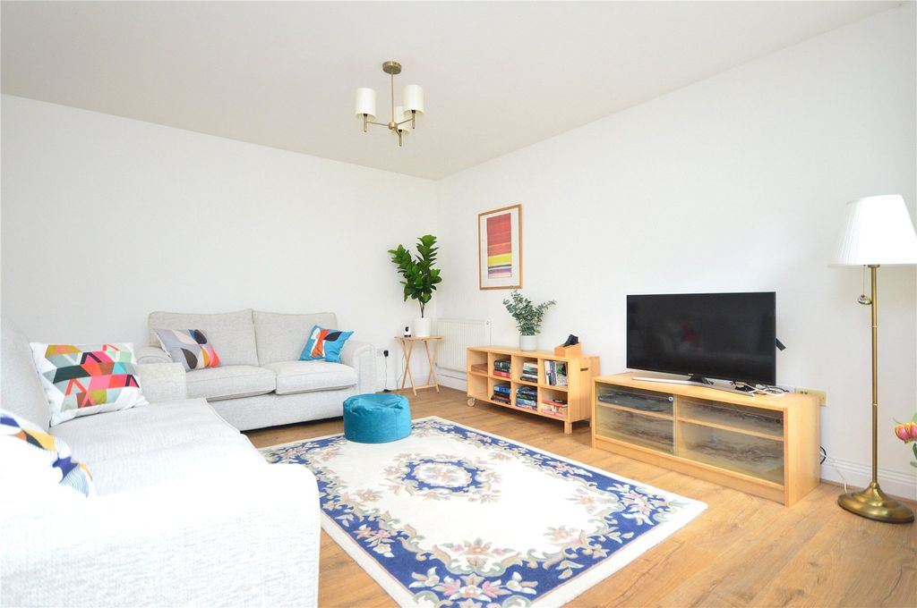 Property photo 2 of 24 Sittting Room