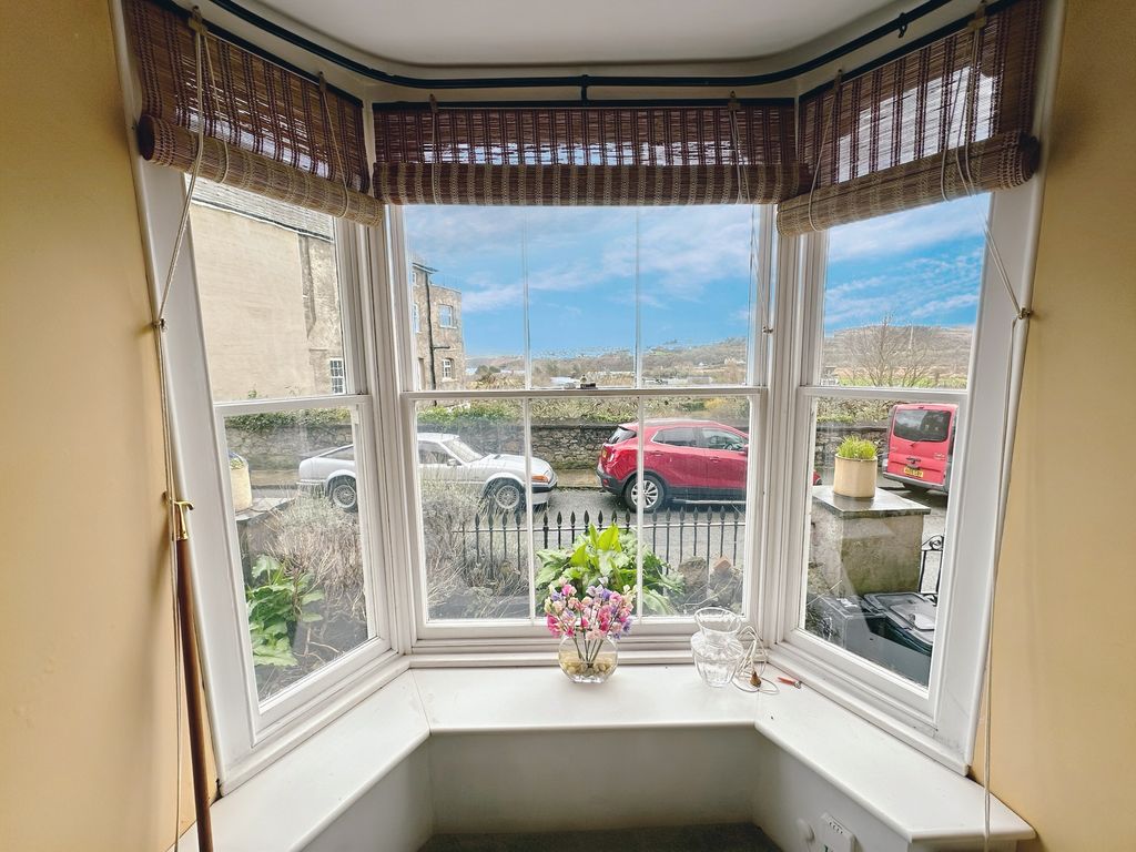 Property photo 3 of 19 Bay Window