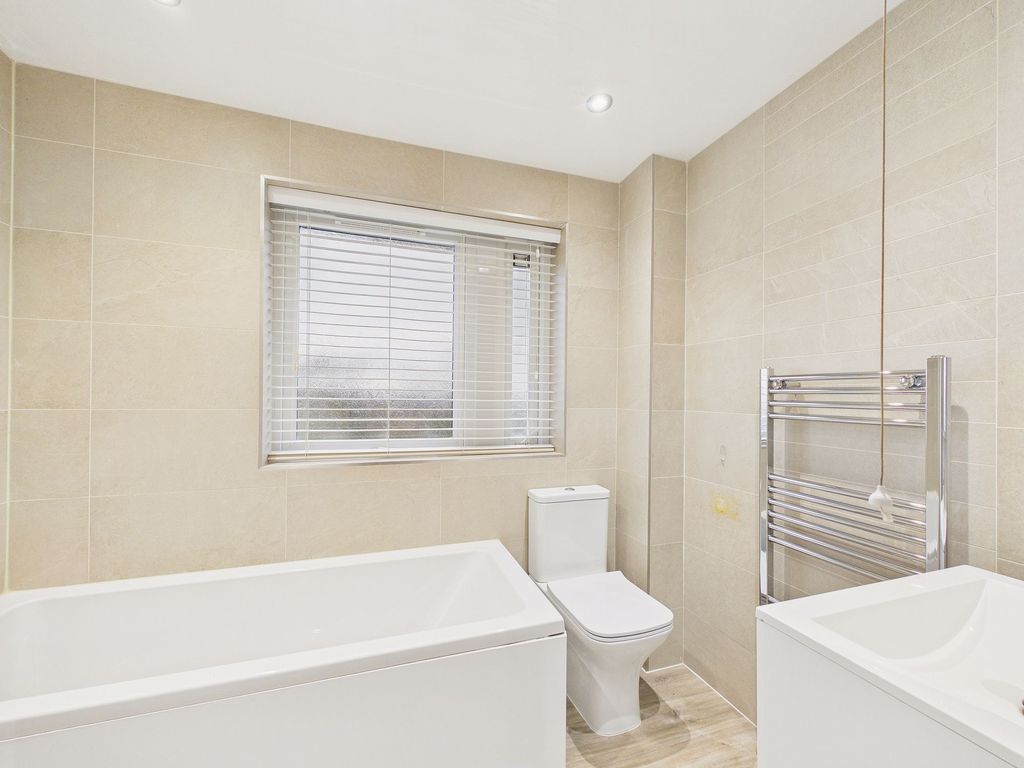 Property photo 2 of 12 Bathroom