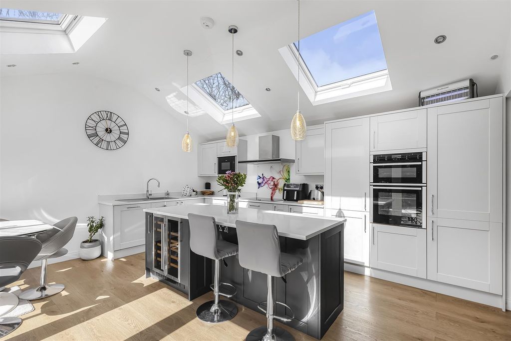 Property photo 3 of 21 Kitchen 2.Jpg