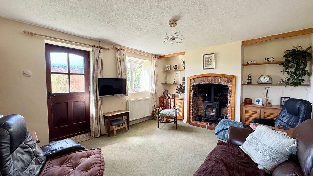 Property photo 3 of 20 Lounge