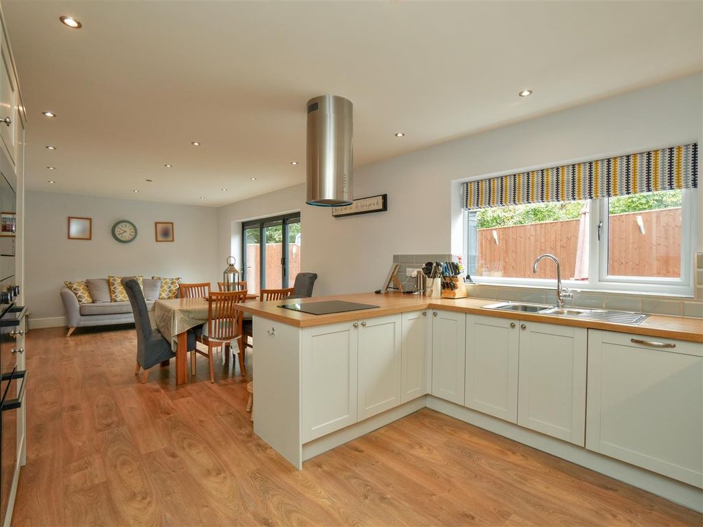 Property photo 3 of 29 Dining Kitchen