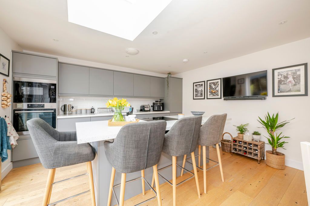 Property photo 3 of 27 Photo 7