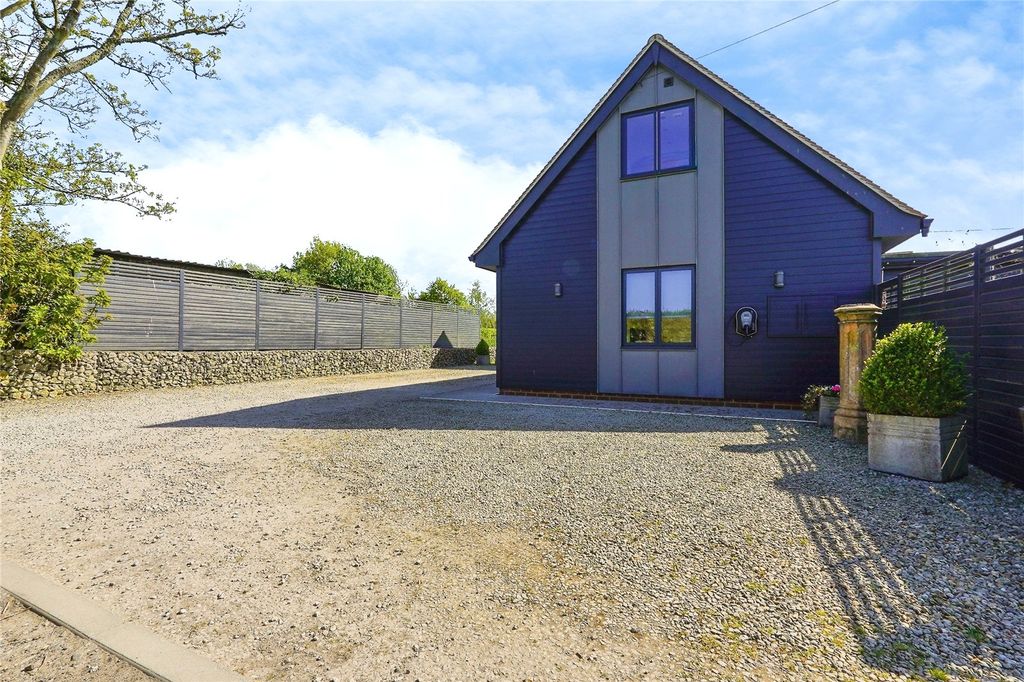 Property photo 2 of 36 Picture No. 27