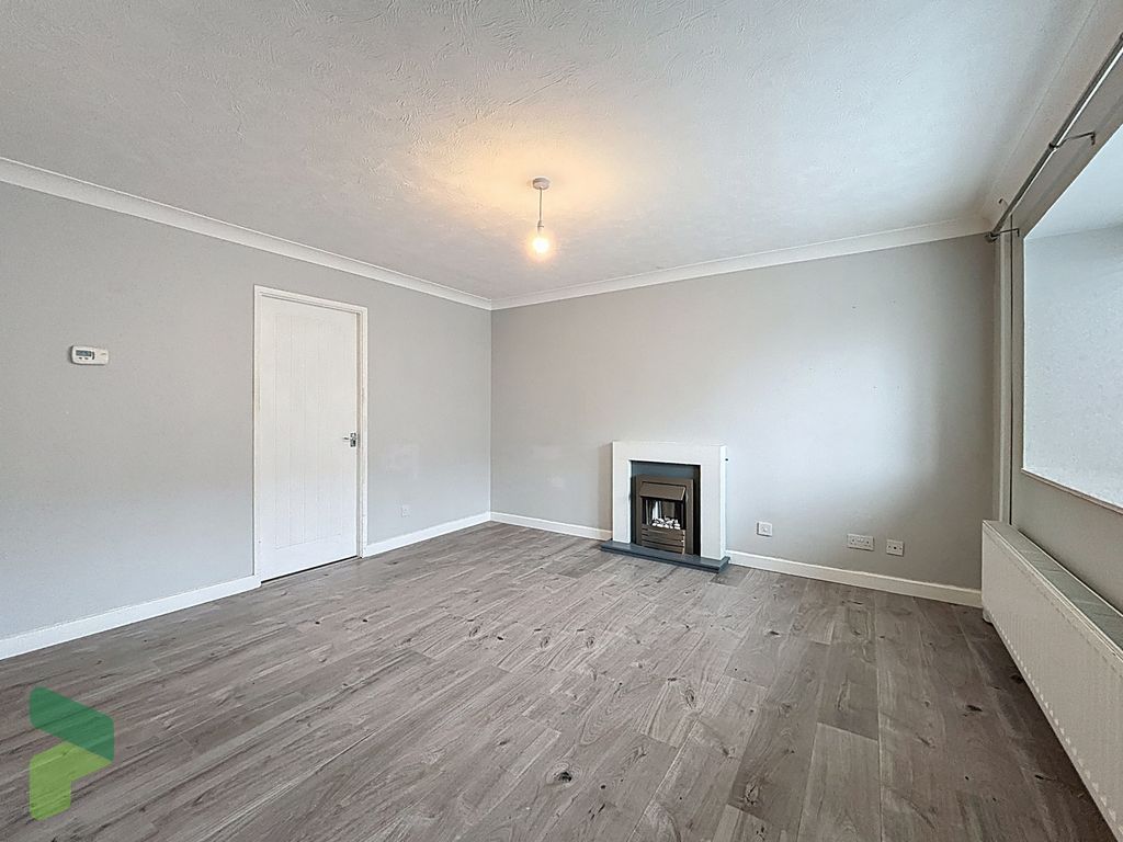 Property photo 3 of 20 Living Room