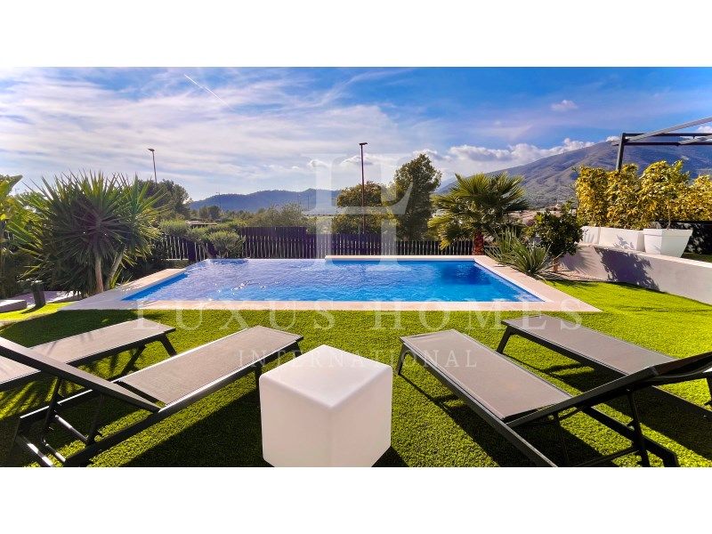 Property photo 3 of 49