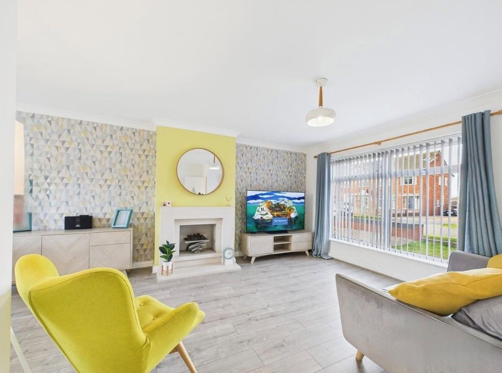 Property photo 2 of 30 Lounge.Jpg