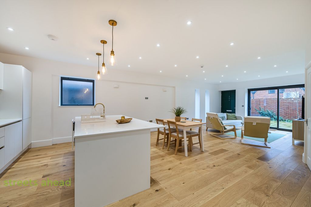 Property photo 3 of 20 E66A43F8-5E52-483...