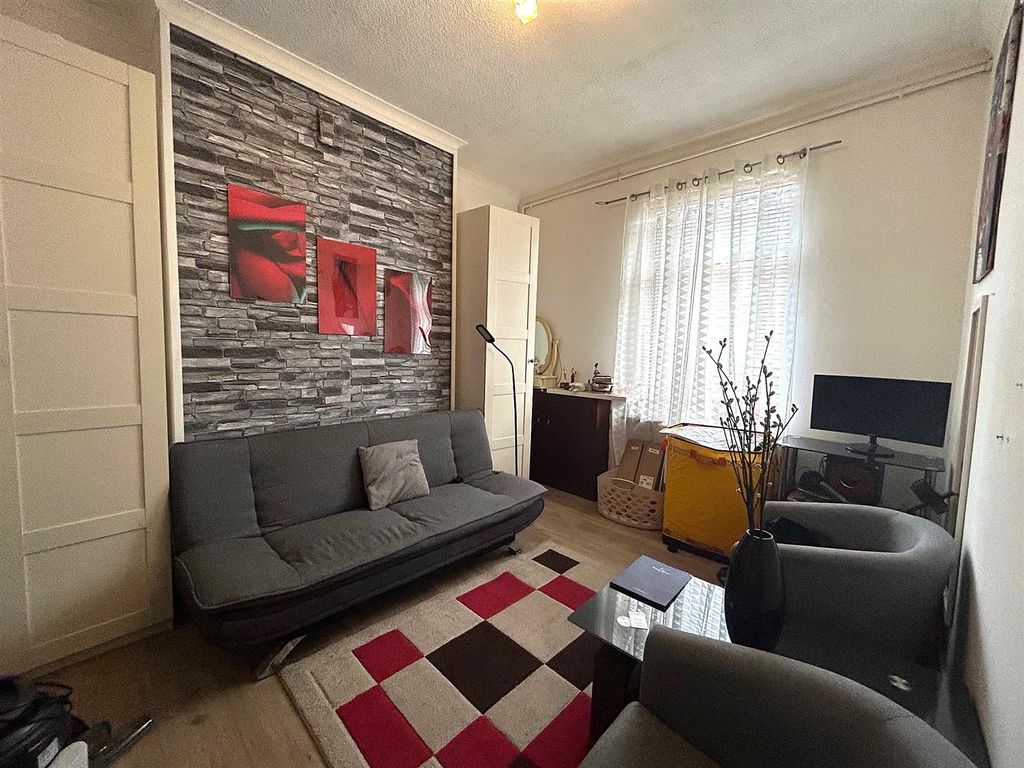 Property photo 2 of 6 Lounge.Jpg