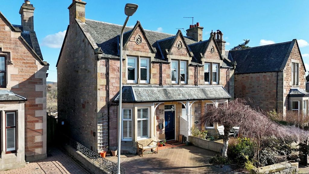 Property photo 1 of 33