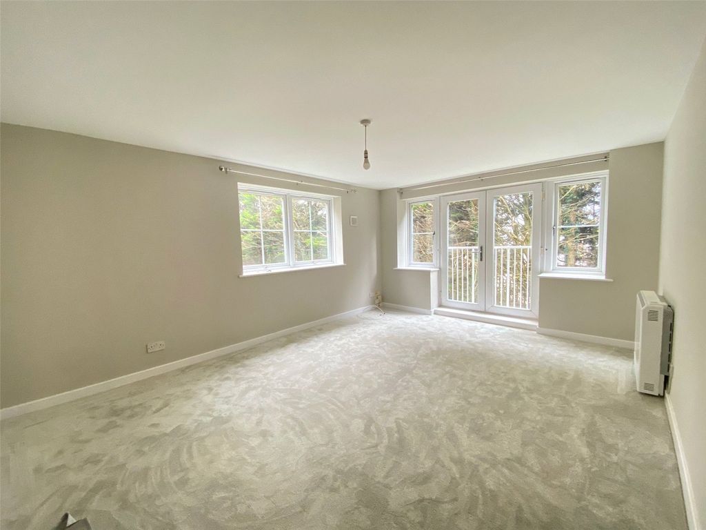 Property photo 2 of 7 Living Room