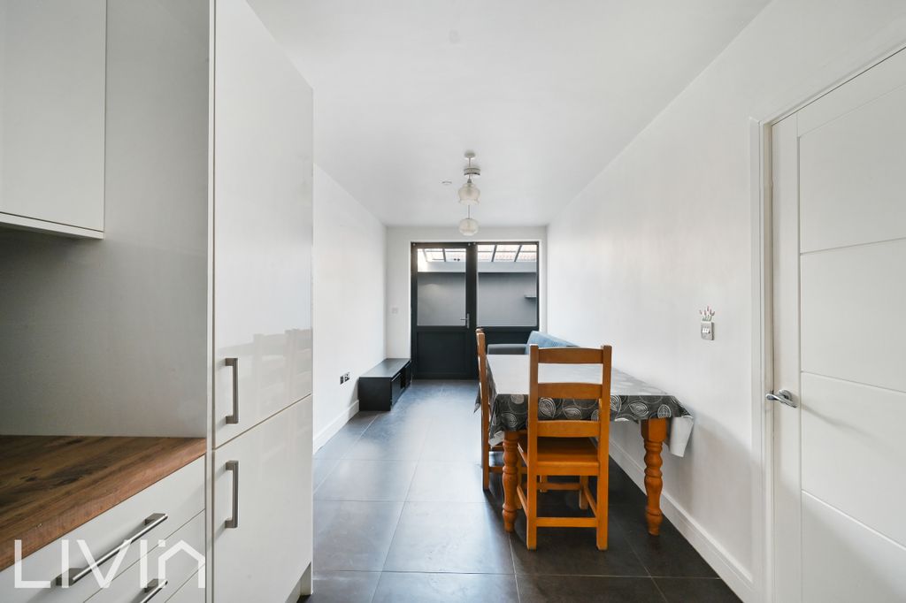 Property photo 3 of 7 3