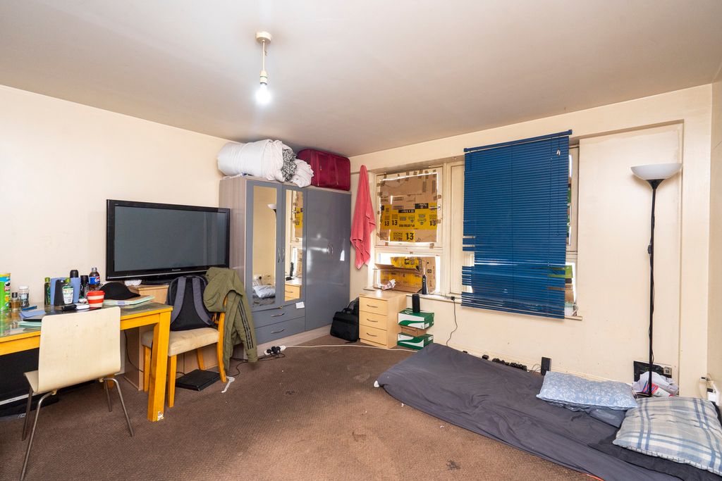 Property photo 2 of 19