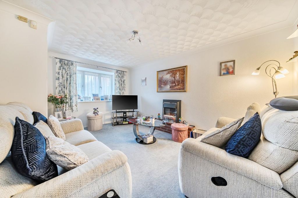 Property photo 2 of 15 1381171-16-691Df1Ae9E2F8.Jpg