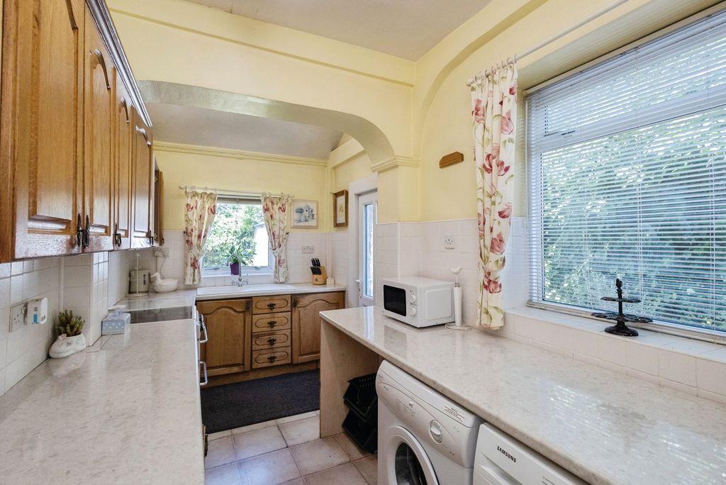 Property photo 2 of 18 Kitchen