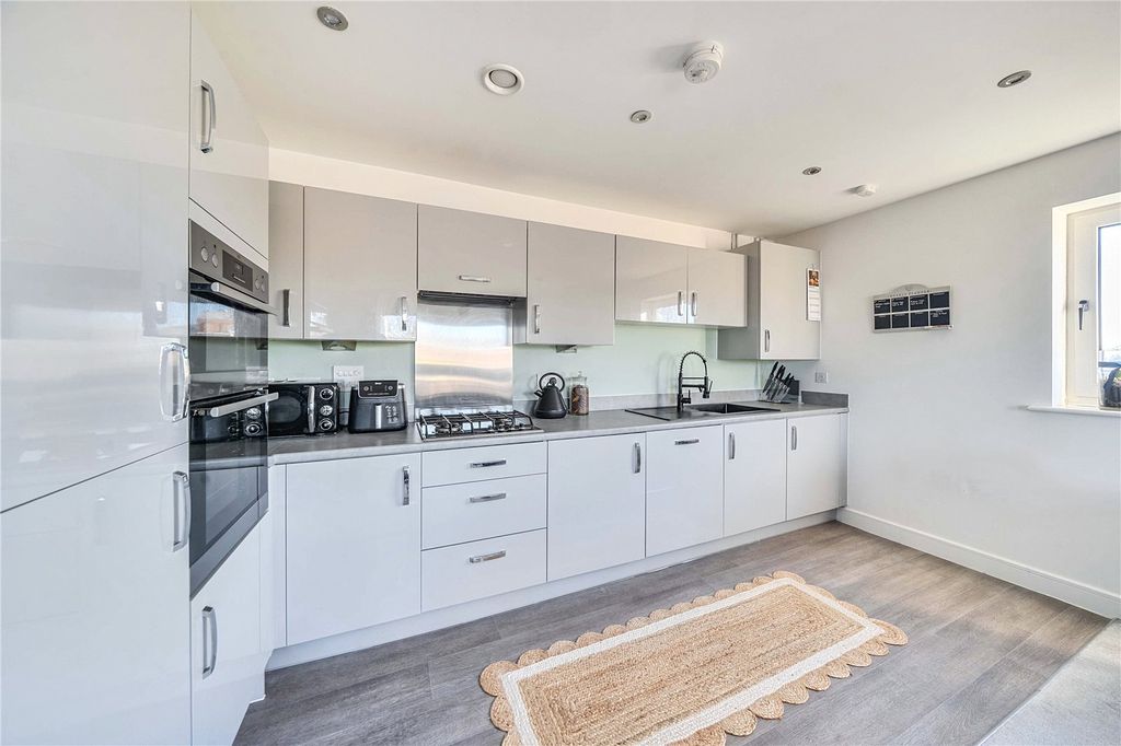 Property photo 2 of 9 Picture No. 21