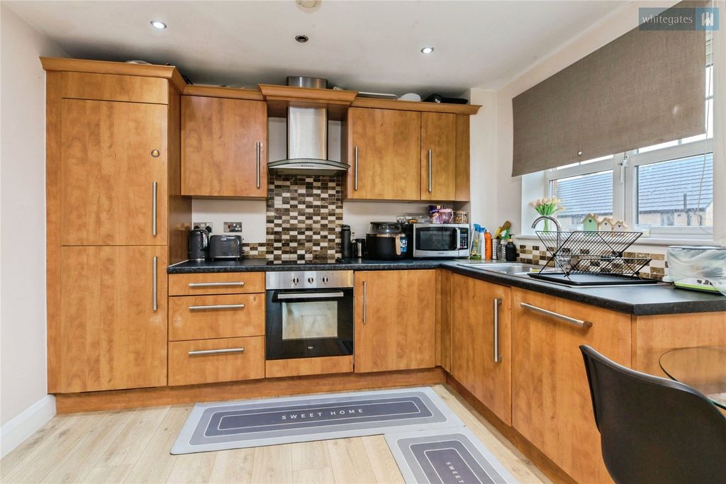 Property photo 2 of 16 Picture No. 15