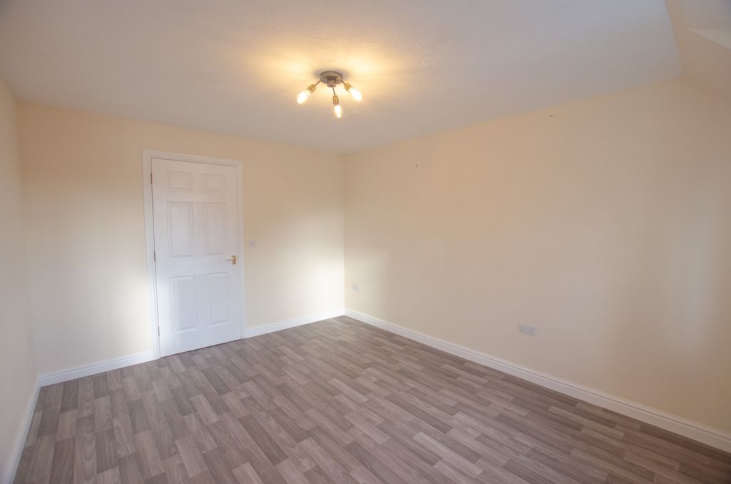 Property photo 2 of 7 9 College Green -4