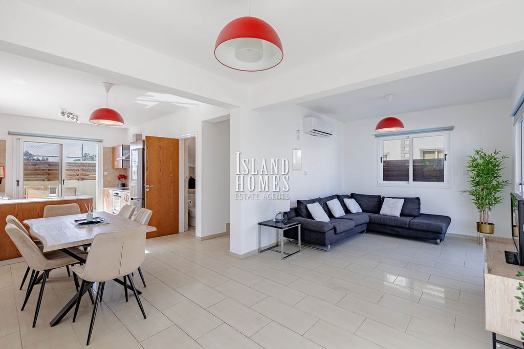 Property photo 2 of 37