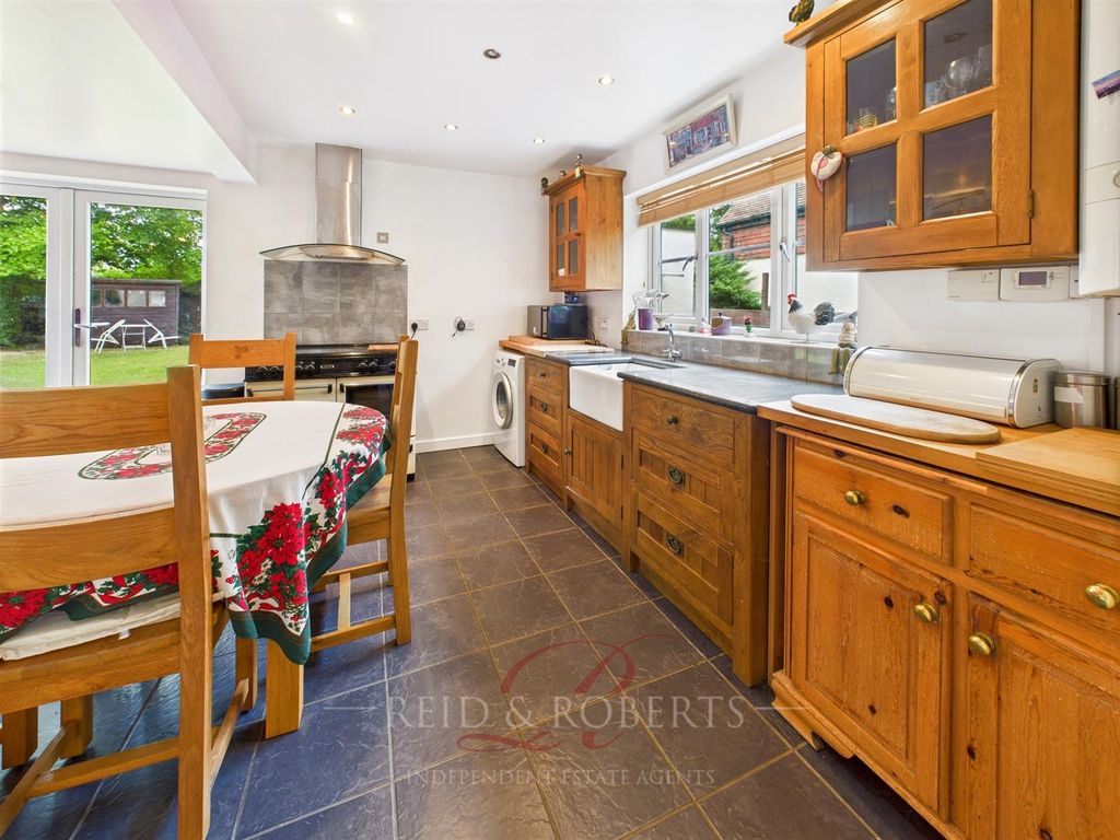 Property photo 3 of 16 Cam05148G0-Pr0055-Still016.Jpg