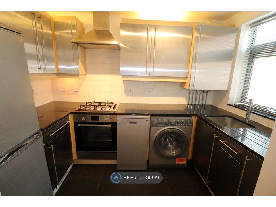 Property photo 3 of 6 Kitchen