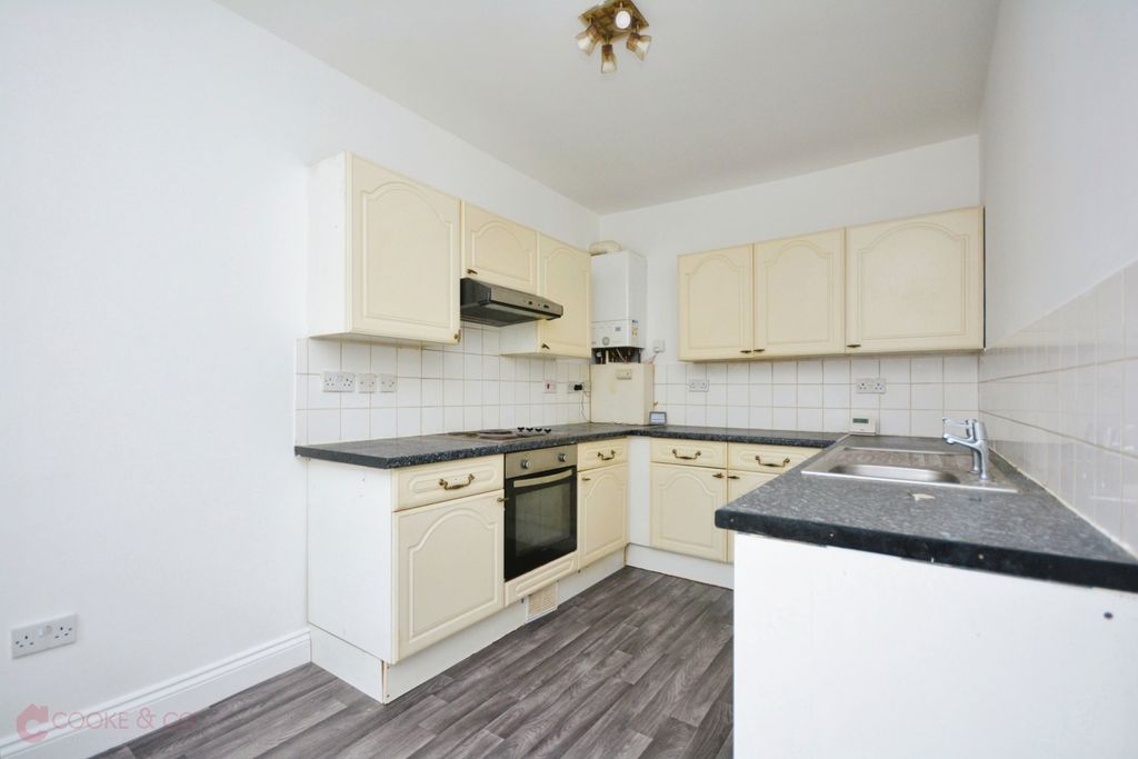 Property photo 3 of 11