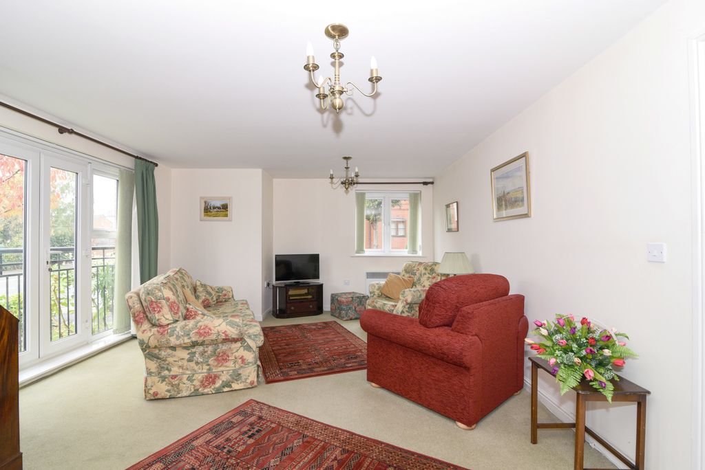 Property photo 2 of 8