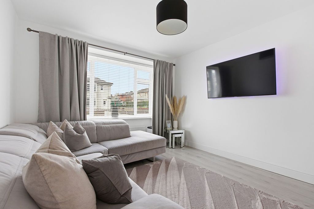 Property photo 3 of 24