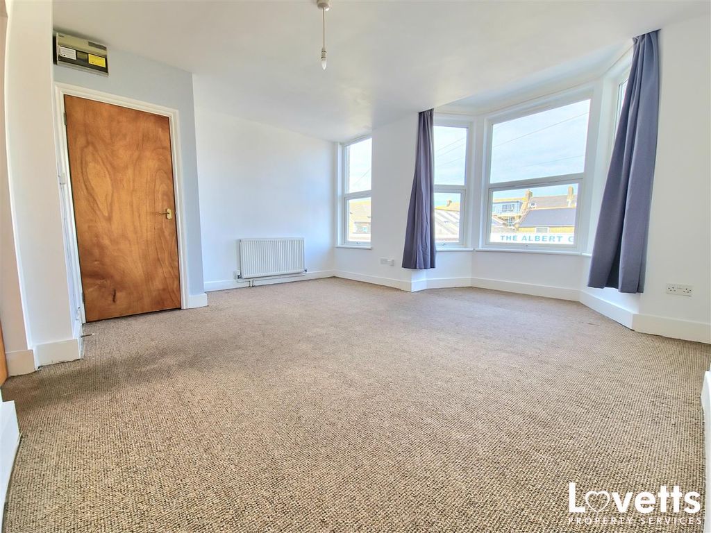 Property photo 2 of 6 Flat 2 Living/Bedroom