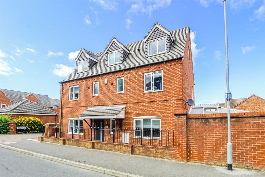 Property photo 2 of 18