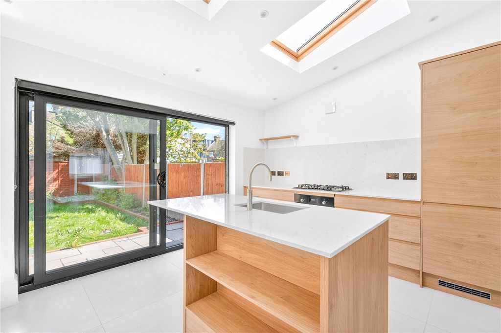 Property photo 3 of 18 Picture No. 04