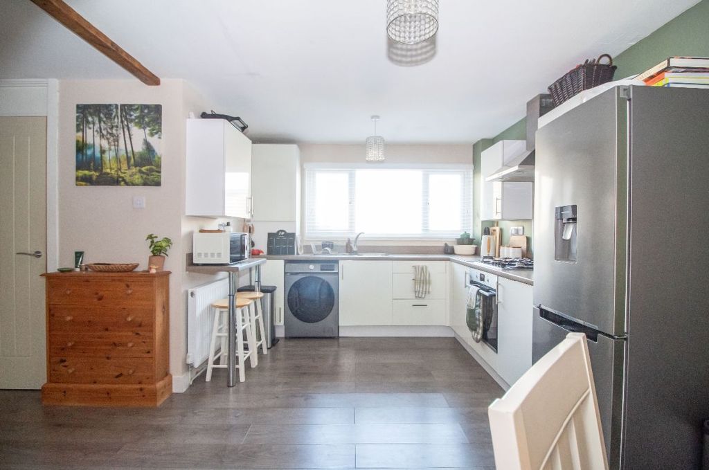 Property photo 2 of 25