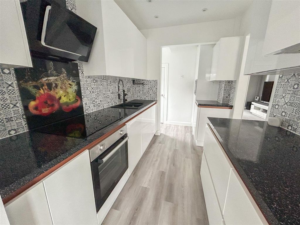 Property photo 3 of 23 Kitchen