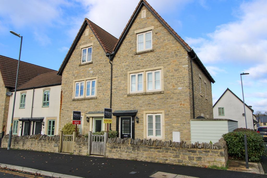 Property photo 1 of 25