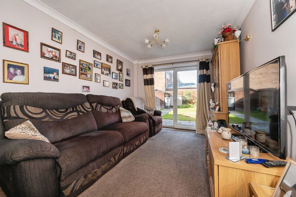 Property photo 2 of 20