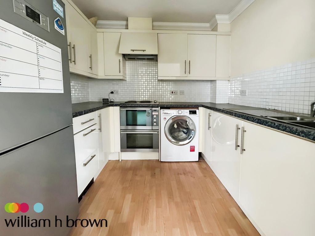 Property photo 3 of 8 Kitchen