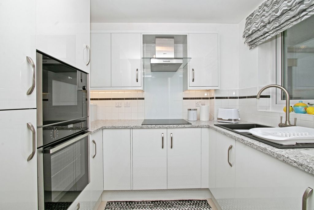 Property photo 3 of 17 Photo