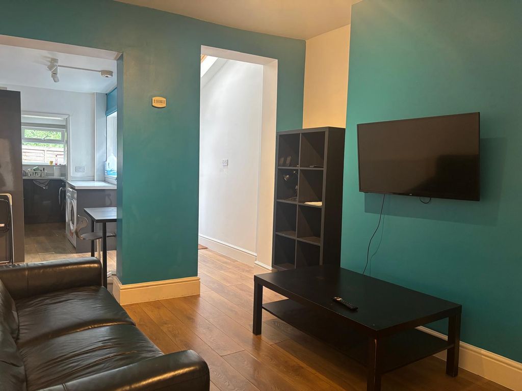 Property photo 1 of 17 Living Space