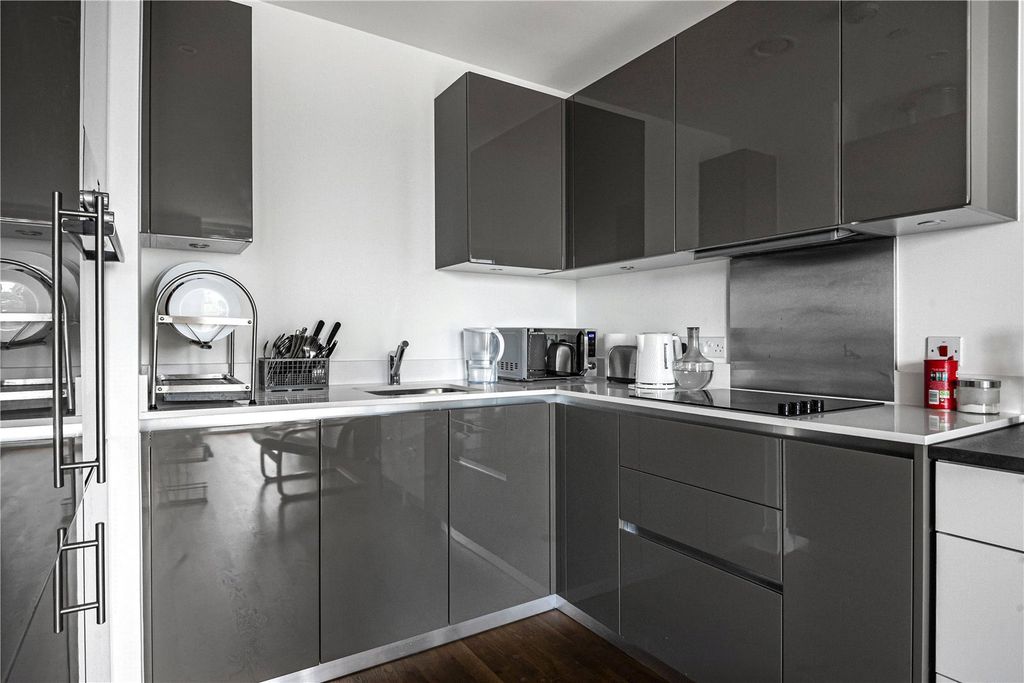 Property photo 2 of 11 Kitchen