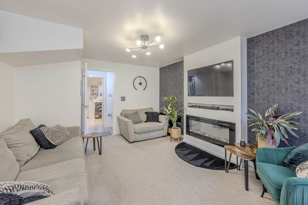 Property photo 3 of 23