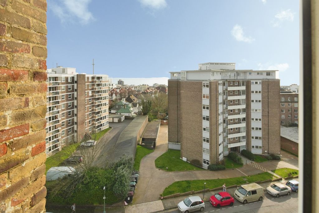 Property photo 2 of 18 Pbox-Img.Jpg