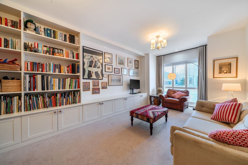 Property photo 2 of 12