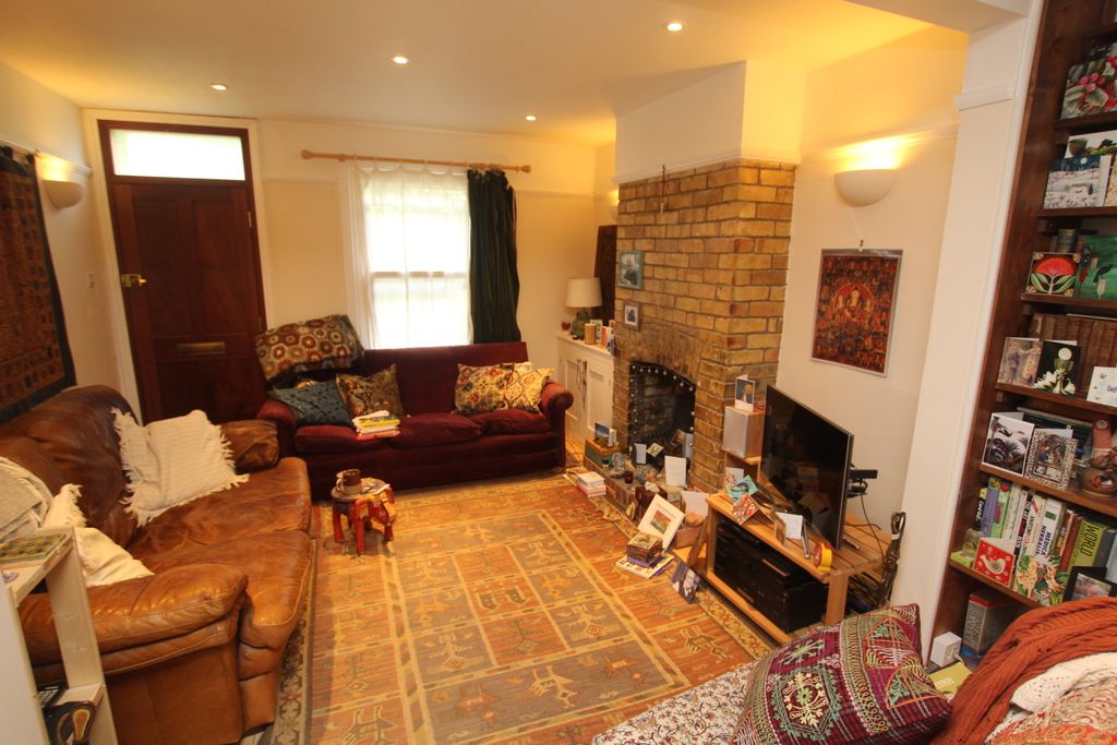 Property photo 2 of 6 Living Room